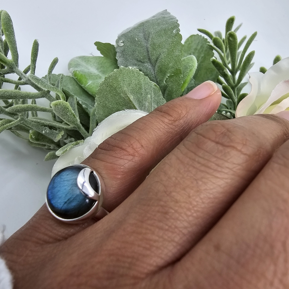 🥰 GLOWING MOON RING - Picture 4 of 9